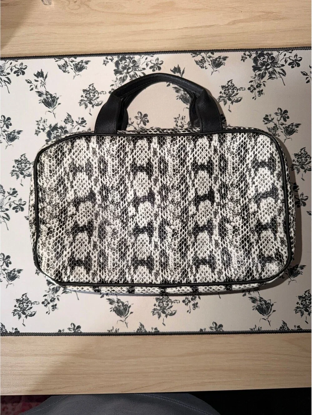 Nicole Miller New York Snakeskin Travel Cosmetic Organizer Clear Pockets